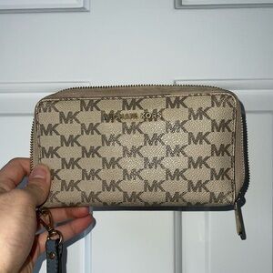 Michael Kors Jet Set Travel Wallet